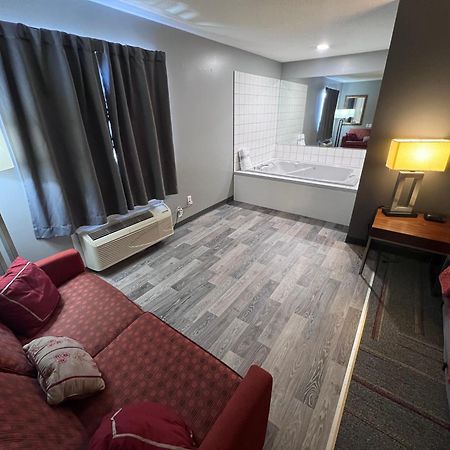 American Inn And Suites Ionia Екстер'єр фото