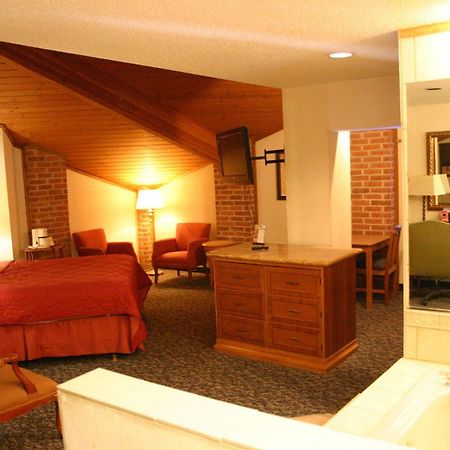 American Inn And Suites Ionia Екстер'єр фото