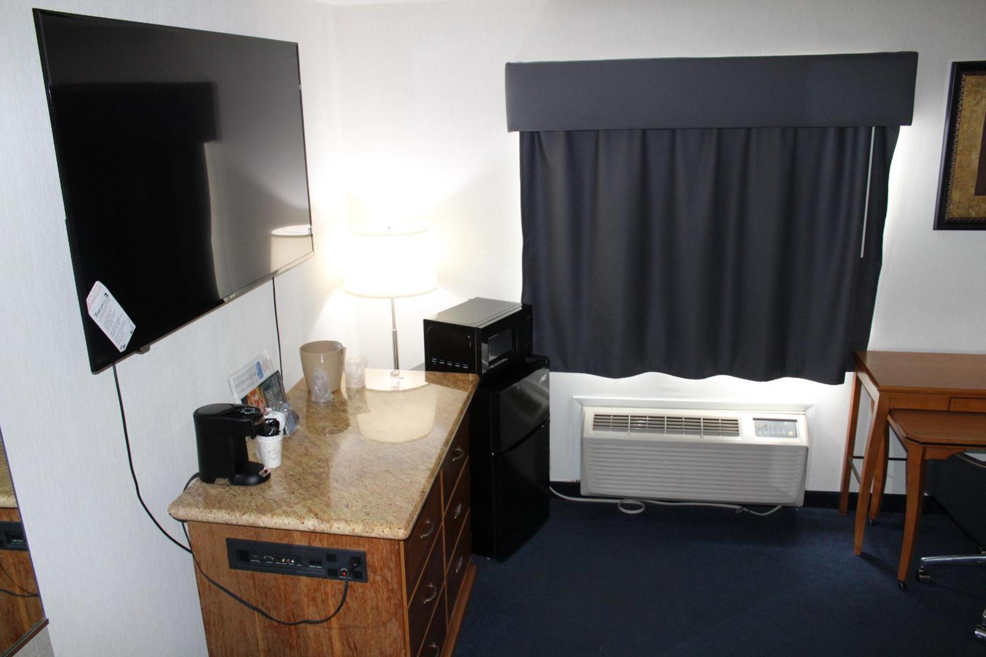 American Inn And Suites Ionia Екстер'єр фото
