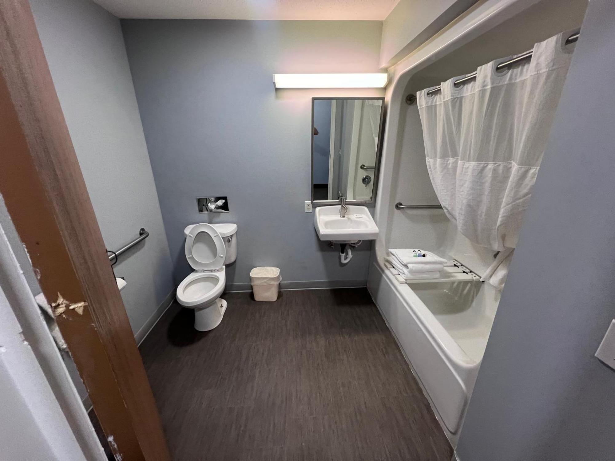 American Inn And Suites Ionia Екстер'єр фото