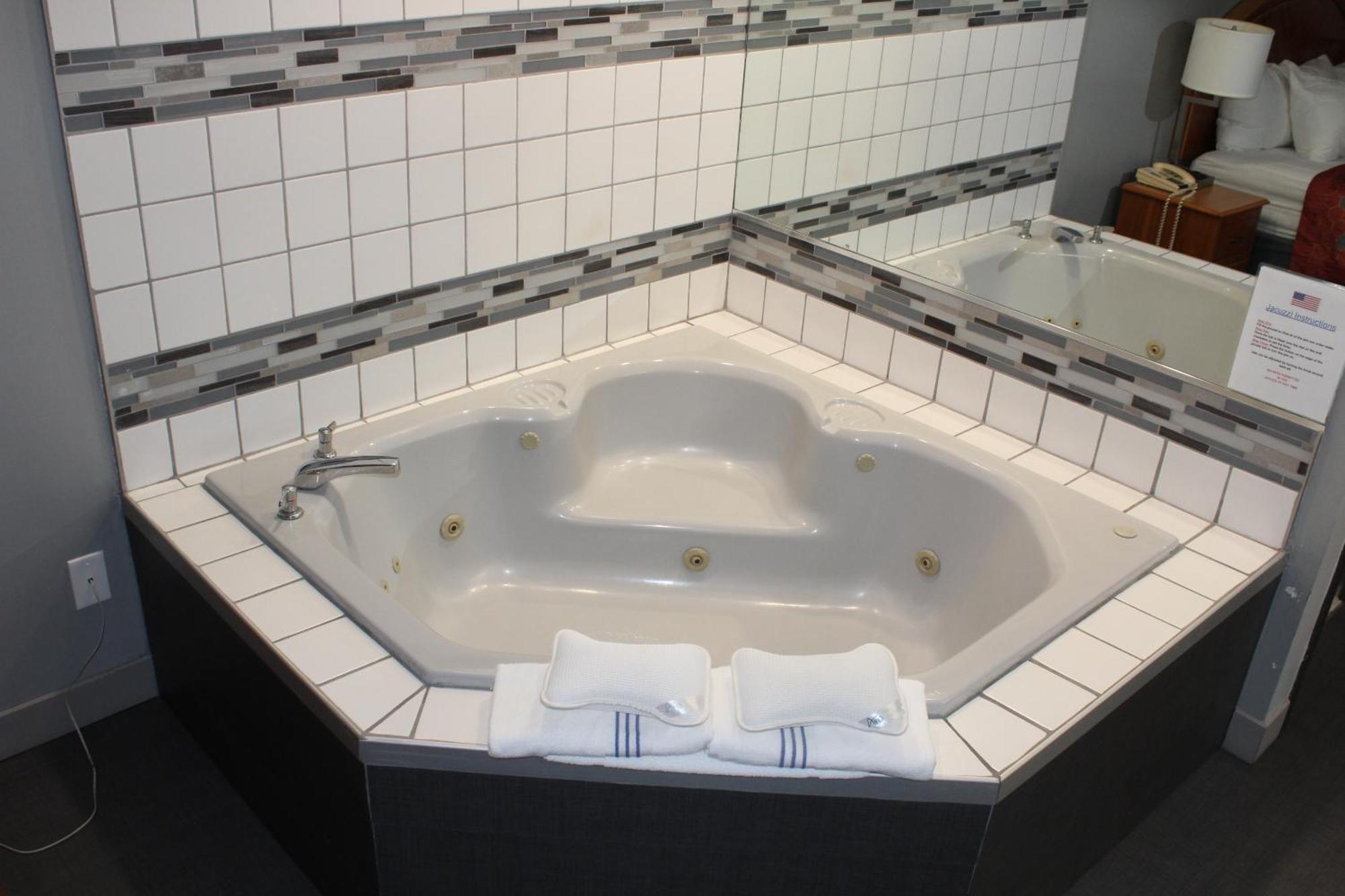 American Inn And Suites Ionia Екстер'єр фото