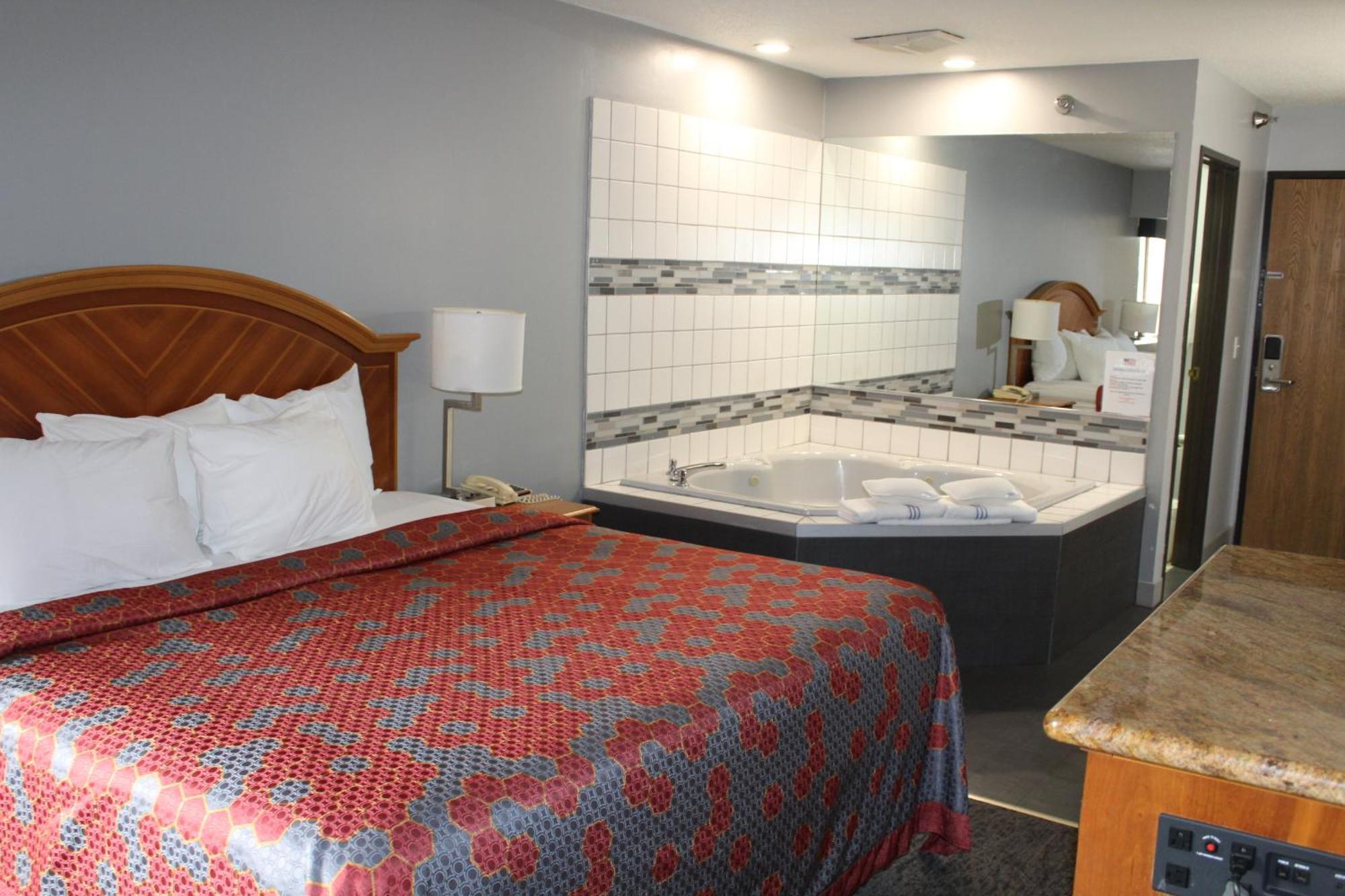 American Inn And Suites Ionia Екстер'єр фото